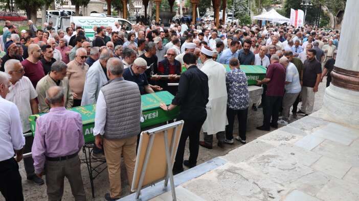 ayni-aileye-pes-pese-aci-anne-ile-oglu-2-saat-arayla-oldu