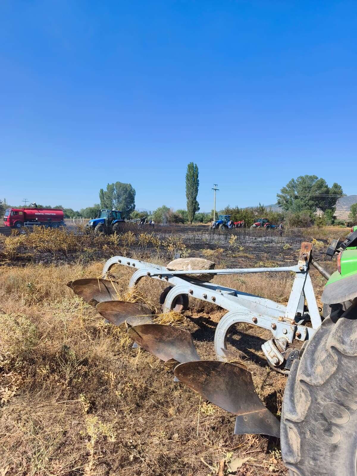 konyada-3-dekarlik-bugday-tarlasinda-korkutan-yangin-ekipler-zamanla-yaristi