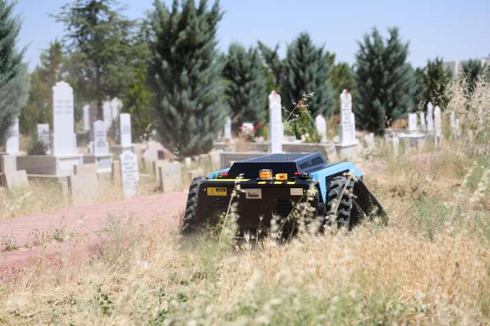 konyada-mezarliklara-robot-girdi-4-kat-hizlilar