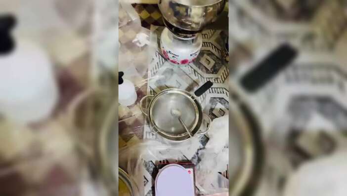 konyada-uyusturucu-imalathanesine-baskin-9-kilodan-fazla-metamfetamin-ele-gecirildi