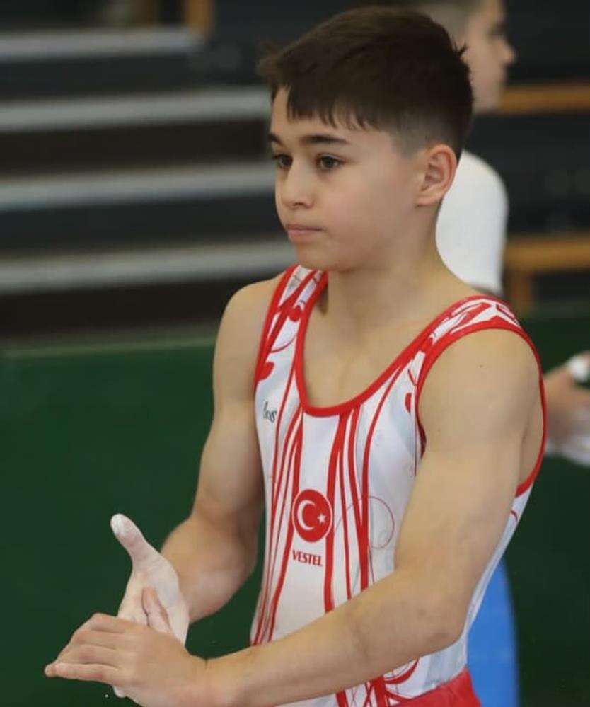 antrenmanda-boynunun-uzerine-dusen-16-yasindaki-milli-sporcudan-kotu-haber