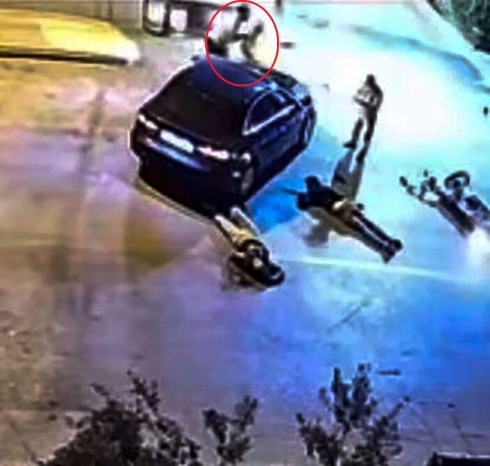 motosiklete-once-carpti-sonra-yerdeki-yaralilarin-uzerinden-gecti
