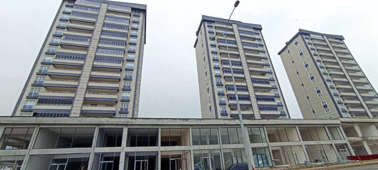 depremde-42-cana-mezar-olan-binanin-muteahhidi-tahliye-edildi