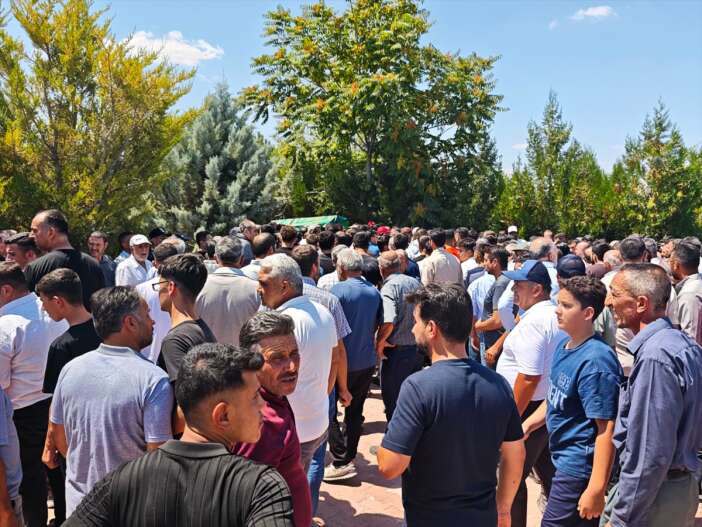 konya-yolundaki-kazada-can-veren-gence-aci-veda-mehmet-akif-topal-topraga-verildi