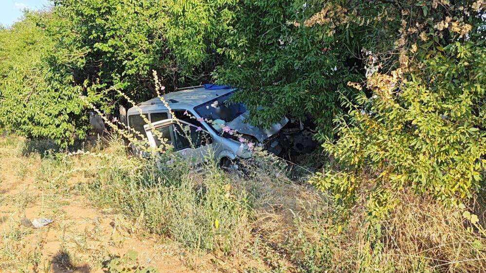 patpata-carpan-arac-yoldan-cikti-olu-ve-yaralilar-var