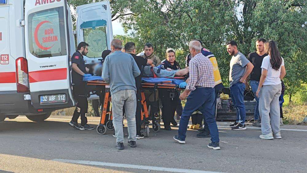 patpata-carpan-arac-yoldan-cikti-olu-ve-yaralilar-var
