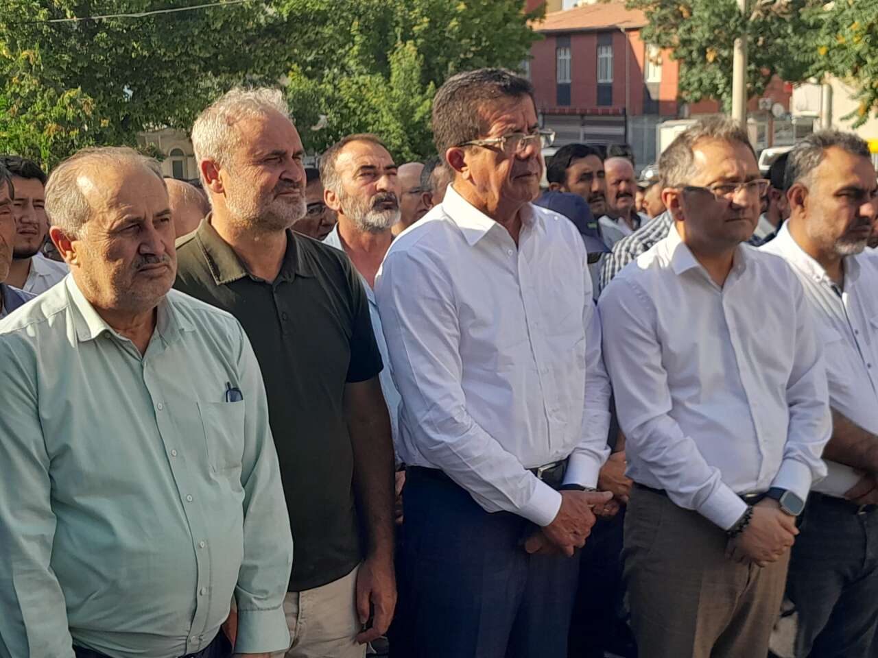 ak-parti-genel-baskan-yardimcisi-nihat-zeybekci-konyada-cenaze-programina-katildi