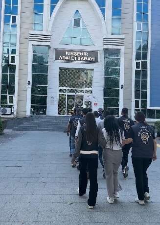 konya-dahil-7-ilde-dugmeye-basildi-sahte-site-agi-cokertildi-5-gozalti