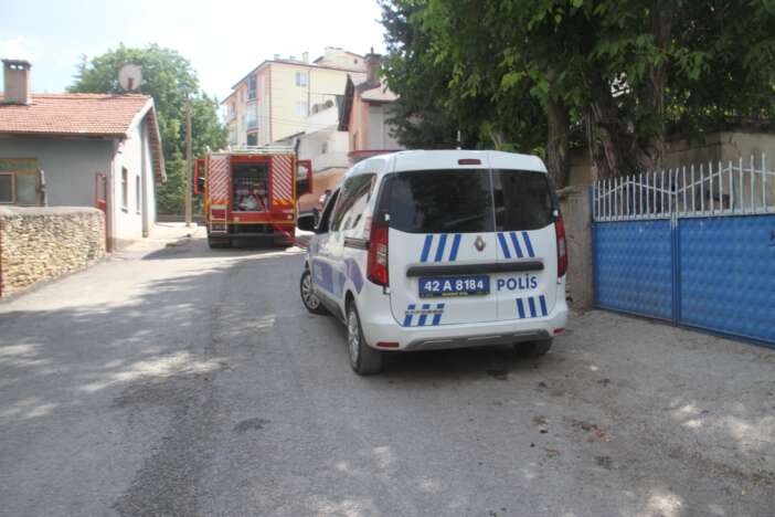 konyada-pes-pese-yangin-alarmi-once-trafo-ardindan-odunluk-alev-aldi