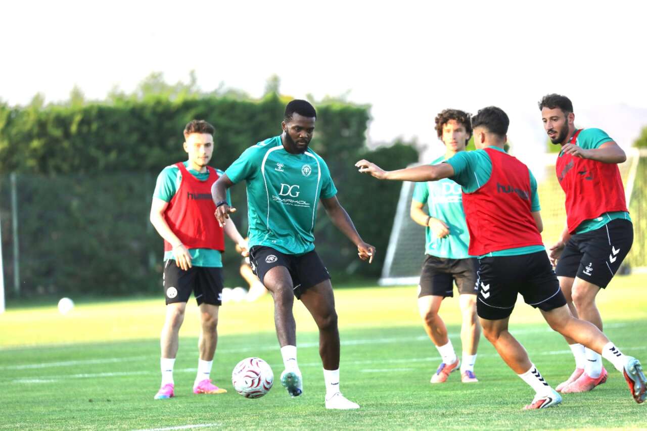 konyasporun-yeni-transferi-ilk-antrenmana-cikti
