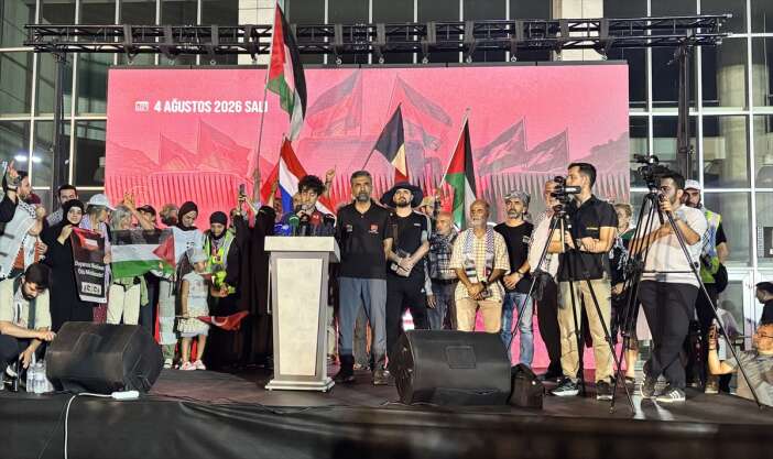 srebrenitsadan-yola-cikan-filistin-konvoyu-konyada