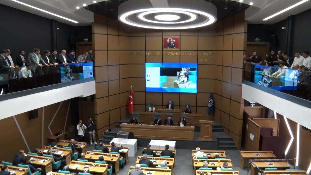 uskudar-belediyesinde-olayli-secim-baskanvekili-secildi
