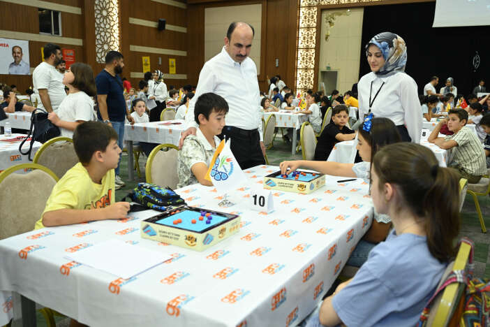 genc-komek-akil-ve-zeka-oyunlari-yarismasinda-final-heyecani-konyada-372-cocuk-kiyasiya-yaristi