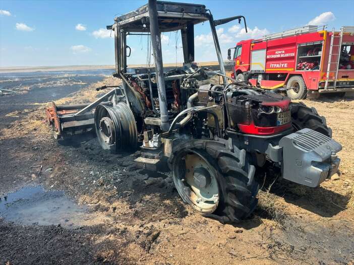 konyada-tarlada-korku-dolu-anlar-traktor-alev-aldi-surucu-son-anda-kurtuldu