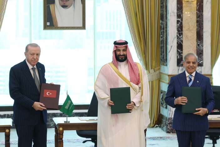 turkiye-suudi-arabistan-ve-pakistandan-guc-birligi-savunma-anlasmasi-imzalandi