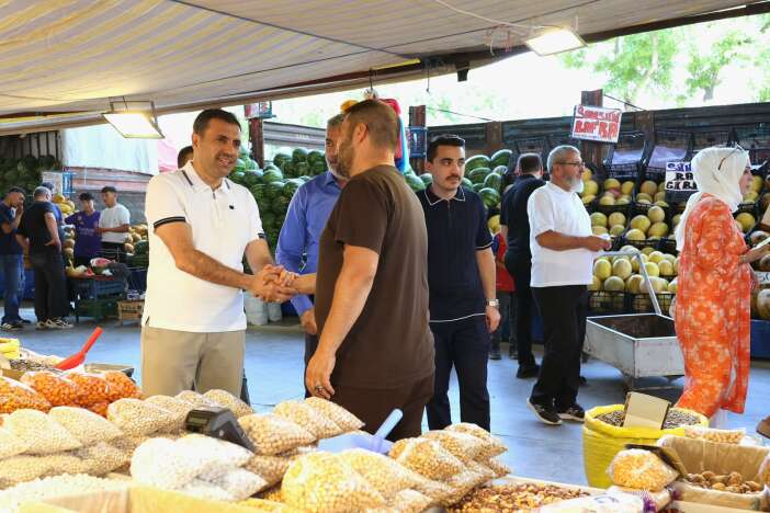 baskan-ozgokcen-meramda-esnaf-ve-vatandaslari-dinledi