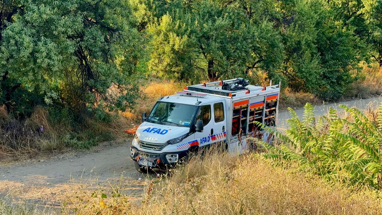 konya-ekibi-olay-yerine-kostu-feci-kazada-2-kisi-oldu-2-kisi-yaralandi