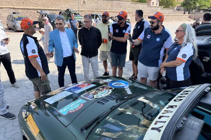 anadolu-dostluk-rallisi-konyanin-tarihi-mahallesinden-start-aldi