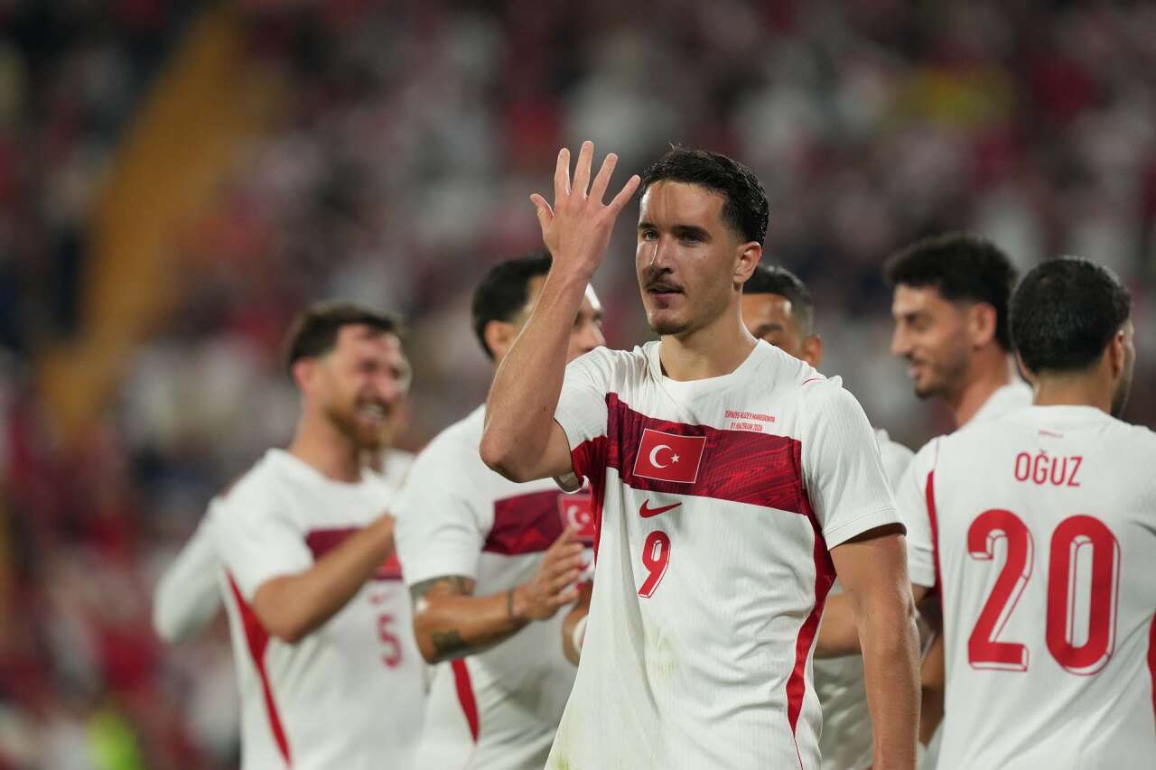 milli-futbolcunun-evine-hirsiz-girdi-zarar-buyuk