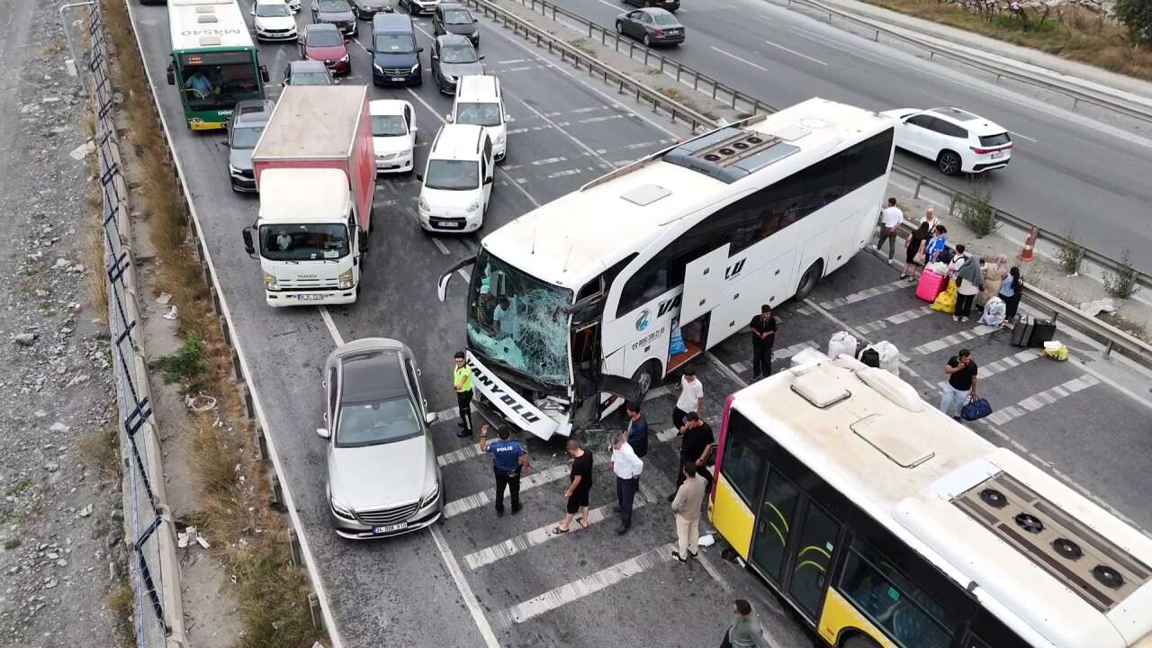 yolcu-otobusu-belediye-otobusune-carpti-yaralilar-var