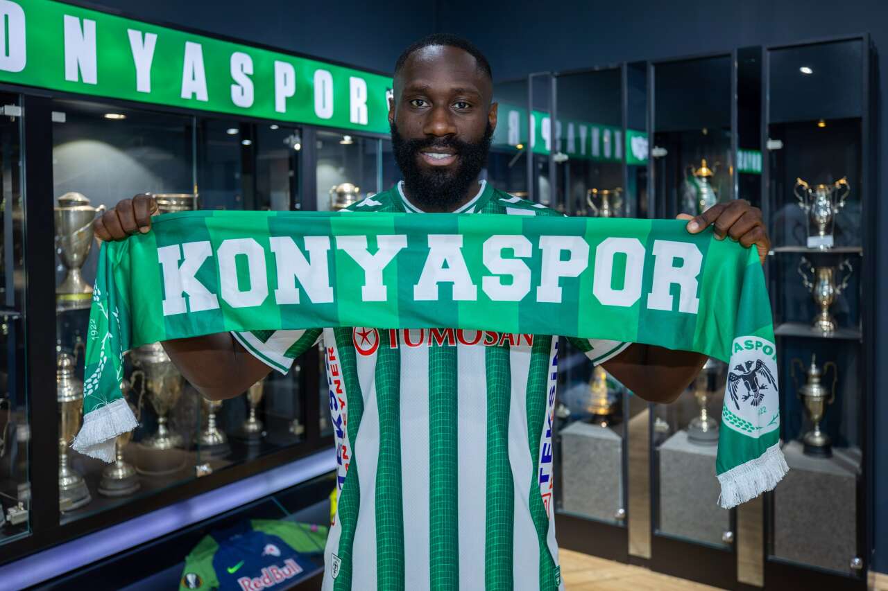arthur-masuaku-resmen-konyasporda-imzalar-atildi