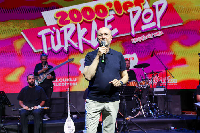 konyada-nostalji-gecesi-2000lerin-unutulmaz-sarkilari-hep-bir-agizdan-soylendi