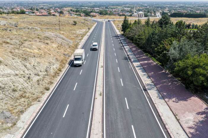 konyada-onemli-ulasim-guzergahi-yenilendi-3-bin-ton-asfalt-kullanildi