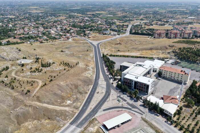 konyada-onemli-ulasim-guzergahi-yenilendi-3-bin-ton-asfalt-kullanildi