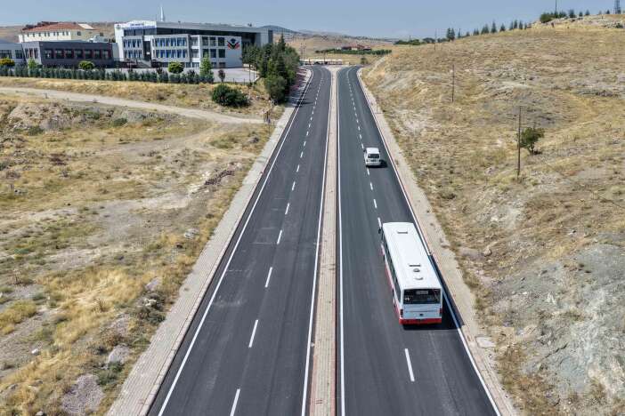 konyada-onemli-ulasim-guzergahi-yenilendi-3-bin-ton-asfalt-kullanildi
