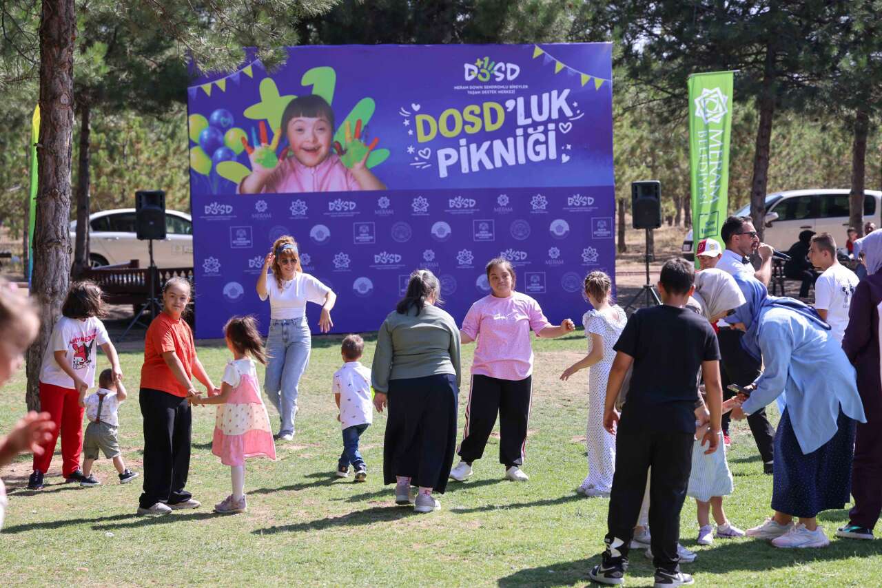 konyada-ozel-cocuklarin-mutlulugu-piknige-yansidi-dosd-meram-ailesi-bulustu
