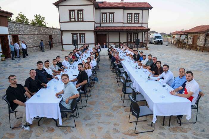 baskan-kavus-konyanin-ak-gencleriyle-bulustu-hayallerini-ve-beklentilerini-dinledi