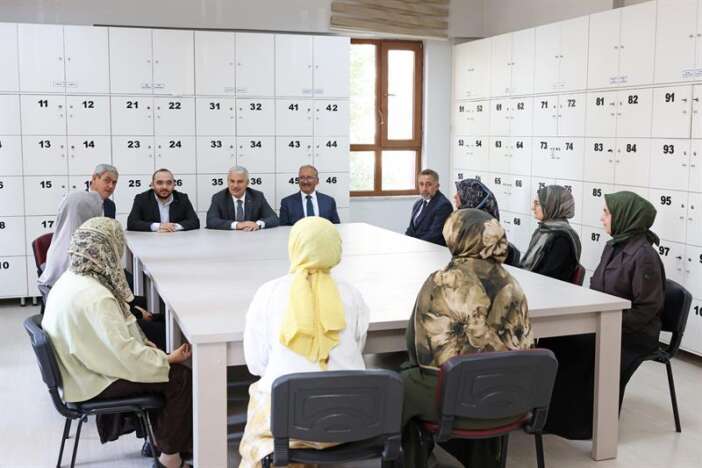 konya-valisi-ibrahim-akin-yaz-okulu-ve-komek-ogrencileriyle-bulustu