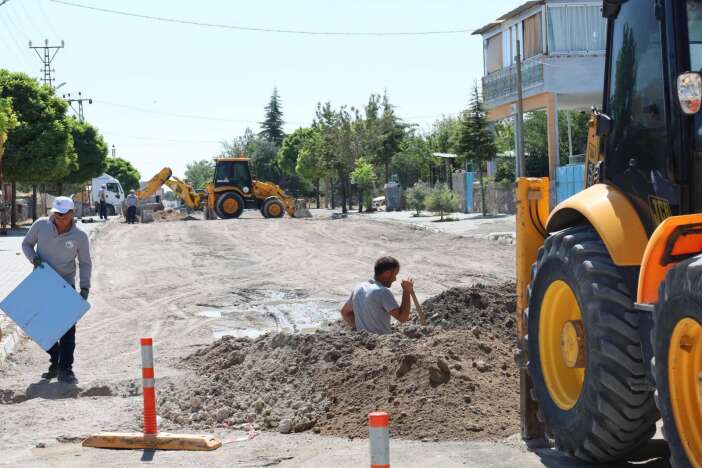 konyada-ulasim-atagi-hiz-kesmiyor-iki-cadde-daha-yenileniyor