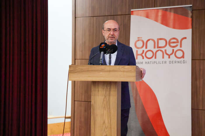 konyada-yks-ve-lgsde-derece-yapan-imam-hatipli-ogrencilere-para-odulu-verildi