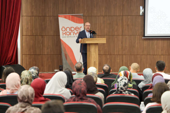 konyada-yks-ve-lgsde-derece-yapan-imam-hatipli-ogrencilere-para-odulu-verildi