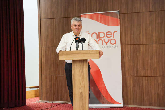 konyada-yks-ve-lgsde-derece-yapan-imam-hatipli-ogrencilere-para-odulu-verildi