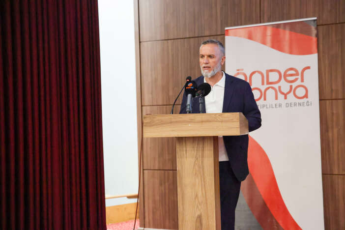 konyada-yks-ve-lgsde-derece-yapan-imam-hatipli-ogrencilere-para-odulu-verildi