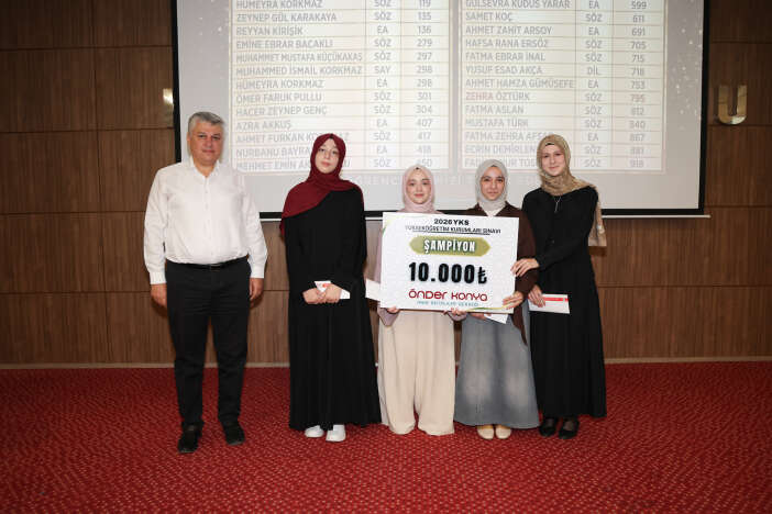 konyada-yks-ve-lgsde-derece-yapan-imam-hatipli-ogrencilere-para-odulu-verildi