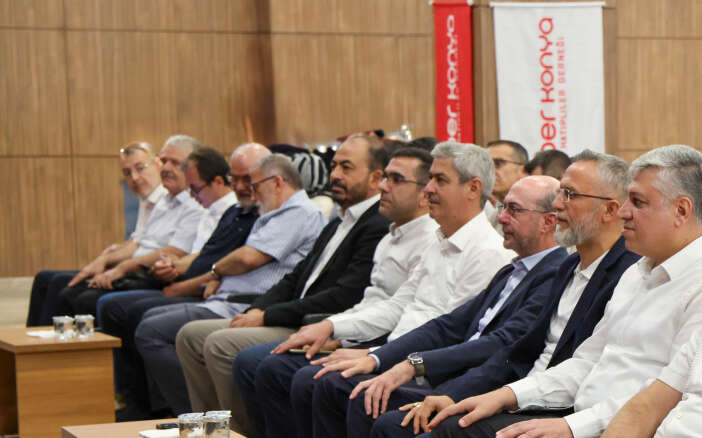konyada-yks-ve-lgsde-derece-yapan-imam-hatipli-ogrencilere-para-odulu-verildi