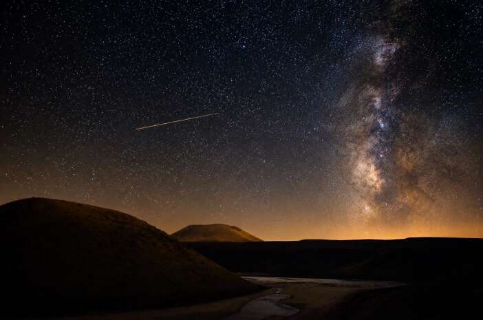 konyada-yuzlerce-kisi-mekeye-kostu-perseid-meteorlari-gokyuzunu-aydinlatti
