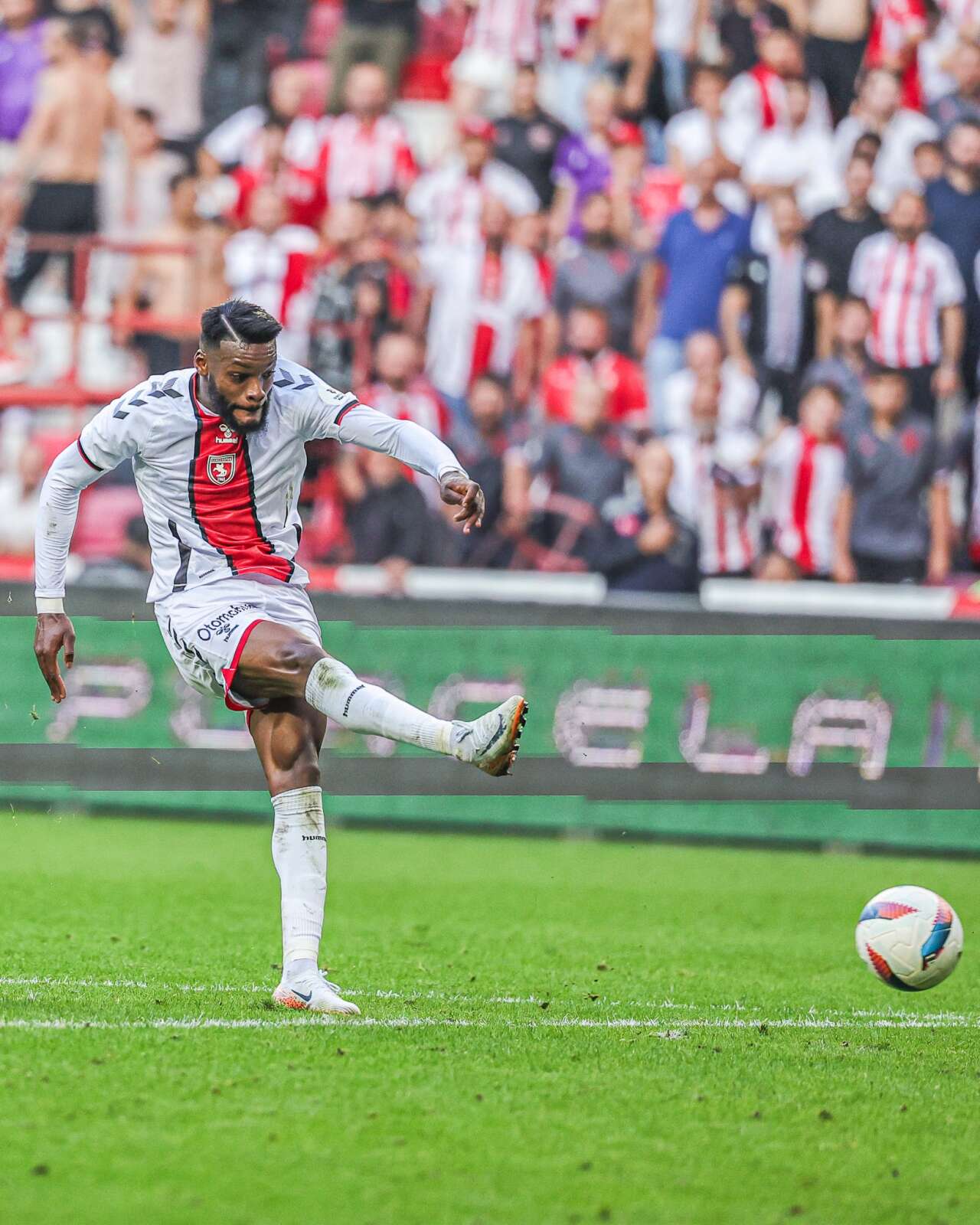 konyaspordan-olivier-ntcham-hamlesi-ilk-temas-kuruldu
