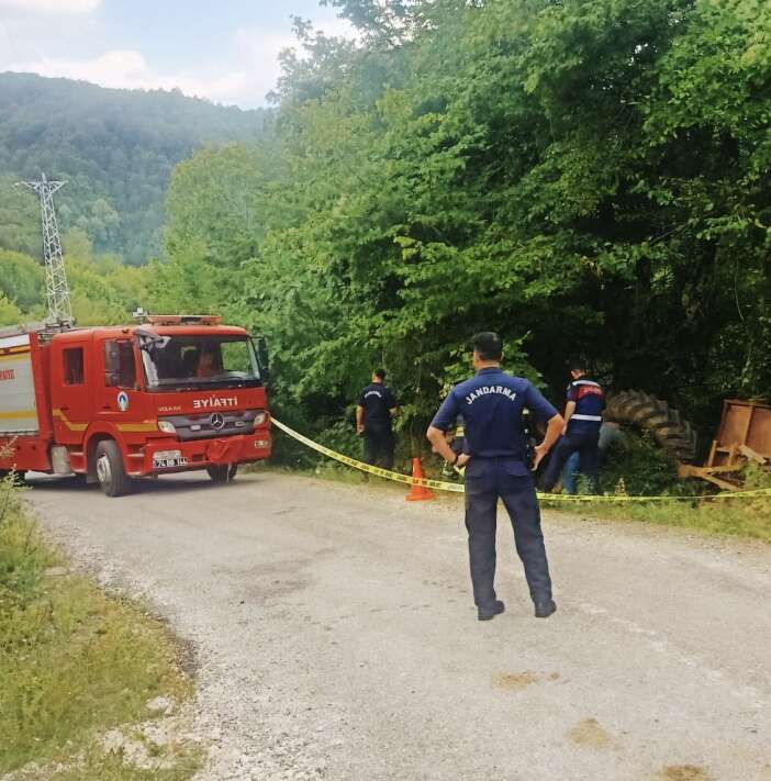 koy-yolunda-aci-kaza-emekli-lise-muduru-yasamini-yitirdi