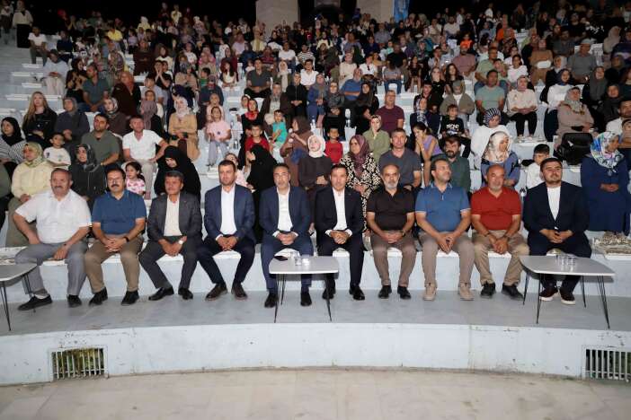 konyada-6-haftalik-cosku-bir-gune-sigdi-karatay-genclik-meclisi-yaz-okulu-final-yapti
