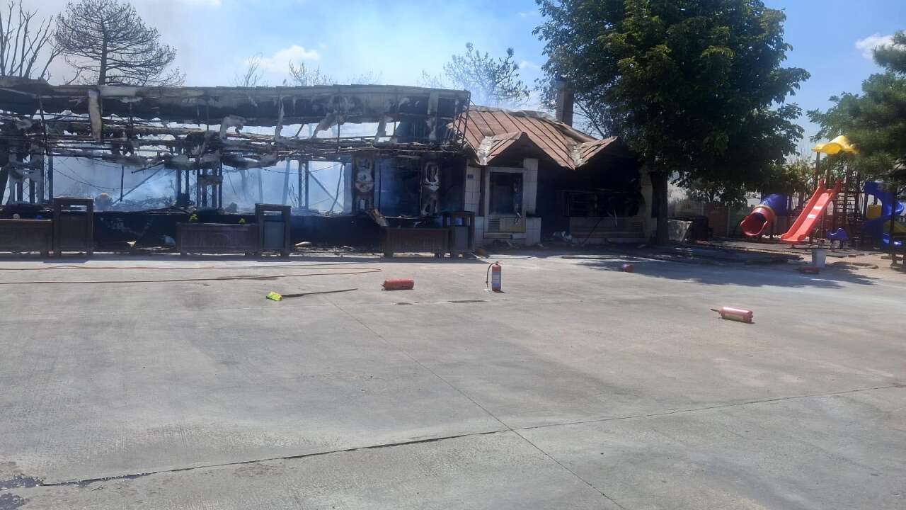 konyada-dinlenme-tesisinde-yangin-restoran-alevlere-teslim-oldu