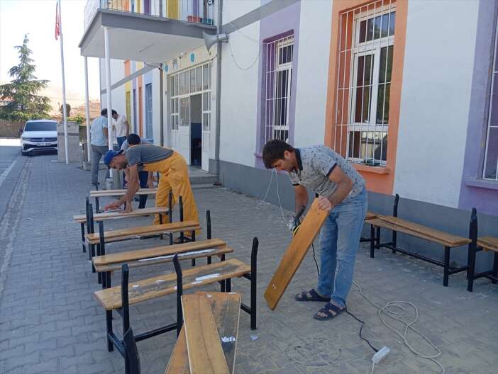 konyada-ogretmenler-kollari-sivadi-40-gundur-ogrencileri-icin-calisiyorlar
