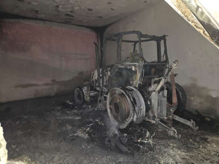 konyada-insaat-halindeki-evde-yangin-traktor-kule-dondu