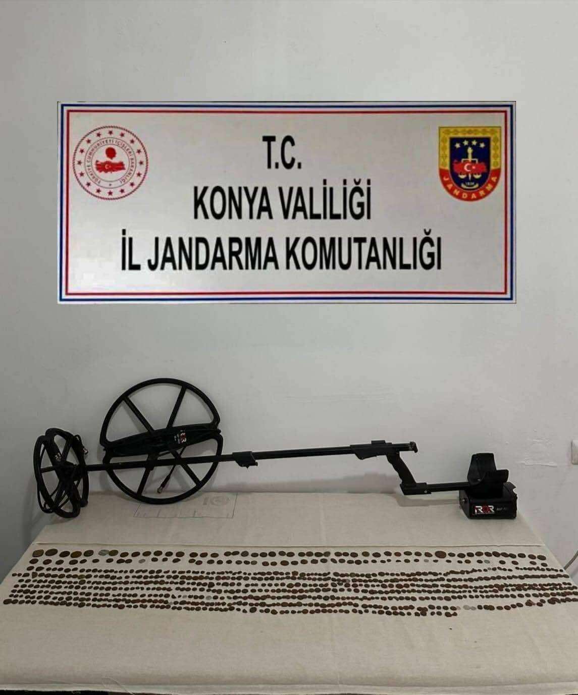 konyada-tarihi-eser-operasyonu-yuzlerce-sikke-ele-gecirildi