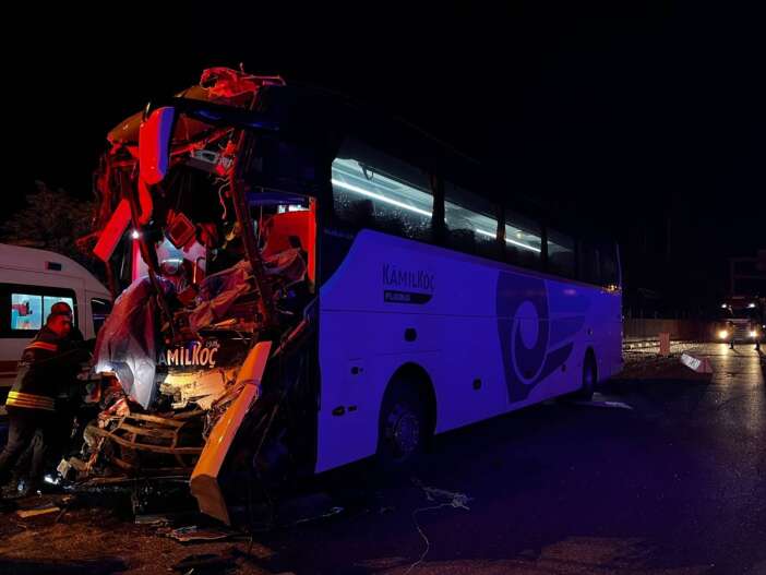 konya-otobusu-tir-ile-carpisti-2-olu-22-yarali-var