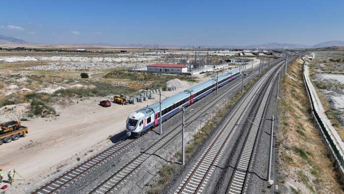 konya-trafigi-rahatlayacak-konyaray-icin-16-yeni-banliyo-araci-geliyor