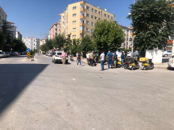 Konya'da Otomobilin PTT Kuryesine Çarptığı Trafik Kazası Meydana Geldi haber fotoğrafı
